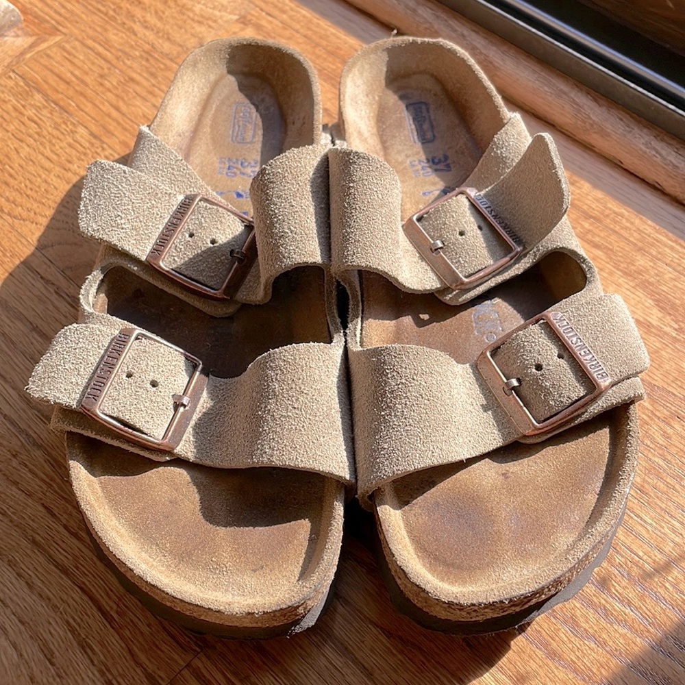Practically new ✨ Birkenstock Arizona Sandal. Size 37 (US 7) Worn 5 times only!